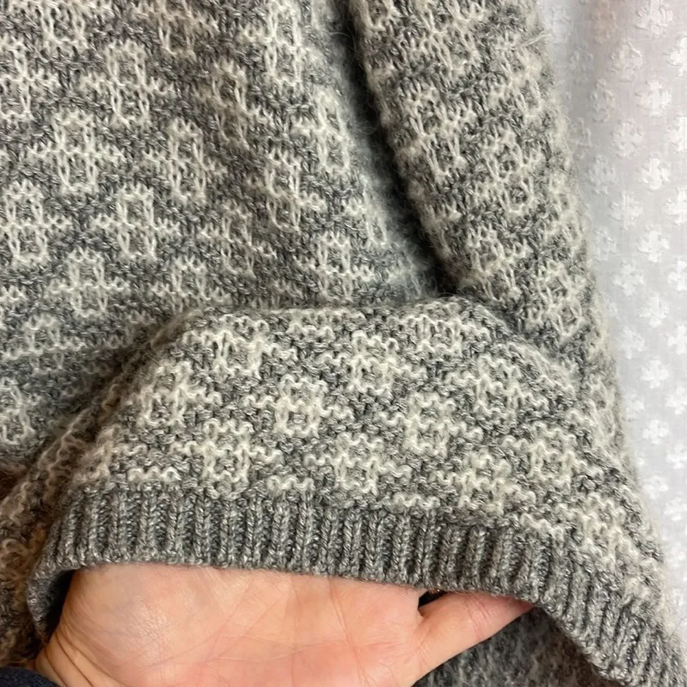 Anne Taylor LOFT gray sweater - size Large - Picture 8 of 9